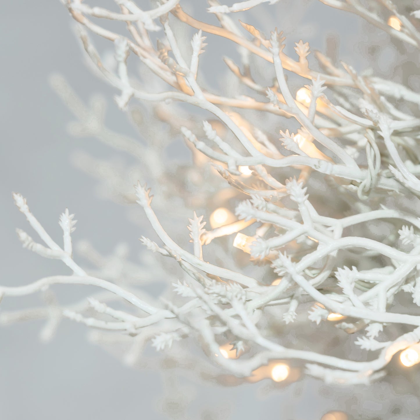 SESSLIFE 6FT Pre-lit Artificial Christmas Tree, Snow Flocked Coral Design with 420 Warm White LED Lights, Easy Assembly Hinged Tree for Home Holiday Decor, White